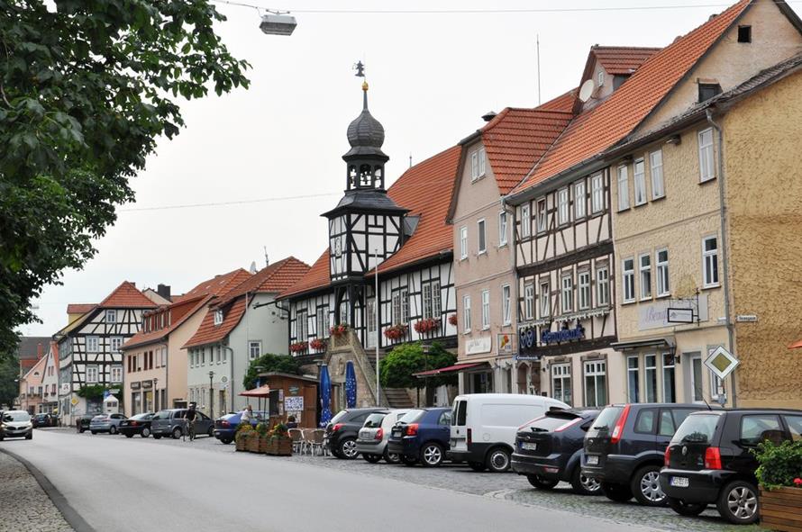 Rhönurlaub! Nur ein Katzensprung von der Marktstraße entfernt liegt unser Ferienhof in Ostheim vor der Rhön.