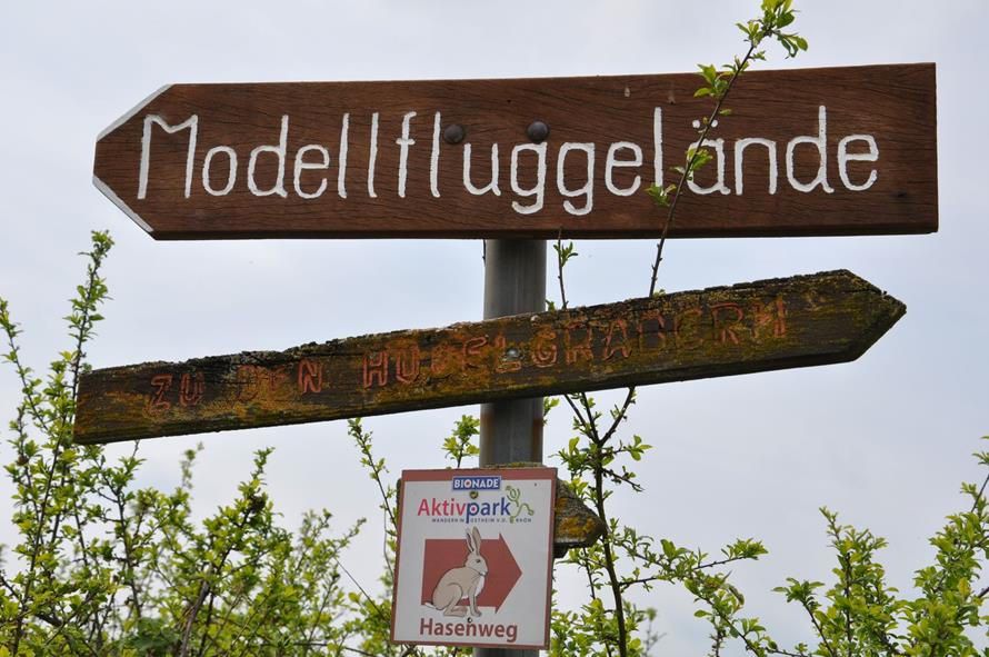 Modellflug auf dem Kleinen Lindberg verbindet Natur, Hobby und atemberaubende Fernsicht in die Rhön und auf Ostheim!