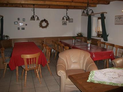 Unser Aufenthaltsraum lädt Gruppen zum feiern ein. Landurlaub auf dem Ferienhof Seibert